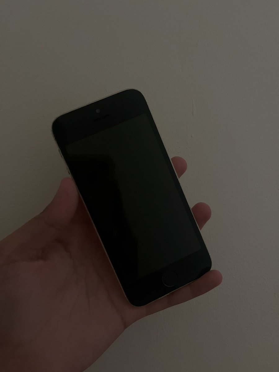 afterneoz's tweet photo. wts lfb ph

iphone 5s gold (refurbished screen)
- 980 php
- bought it from shopee for 1,500
- only used it for digi cam purpose
- clear cam both front and back side
- clear speaker

ISSUE: home button finger print doesn’t work but all are good

dm me for sample pics! https://t.co/s10SJPJUOi