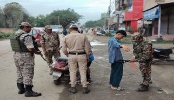 IndianWarr66126's tweet photo. "हर नागरिक का विश्वास, हर कदम पर सुरक्षा।" 🇮🇳

मणिपुर में #CRPF शांति, सद्भाव और सुरक्षा के लिए प्रतिबद्ध है। जनसहायता, समान व्यवहार और प्रभावी उग्रवाद विरोधी अभियानों के माध्यम से हर नागरिक के सुरक्षित भविष्य के लिए निरंतर कार्यरत है।
#Manipur #शांति #CRPF #Day7_Upper_Circuit https://t.co/1cu9kEdFwI