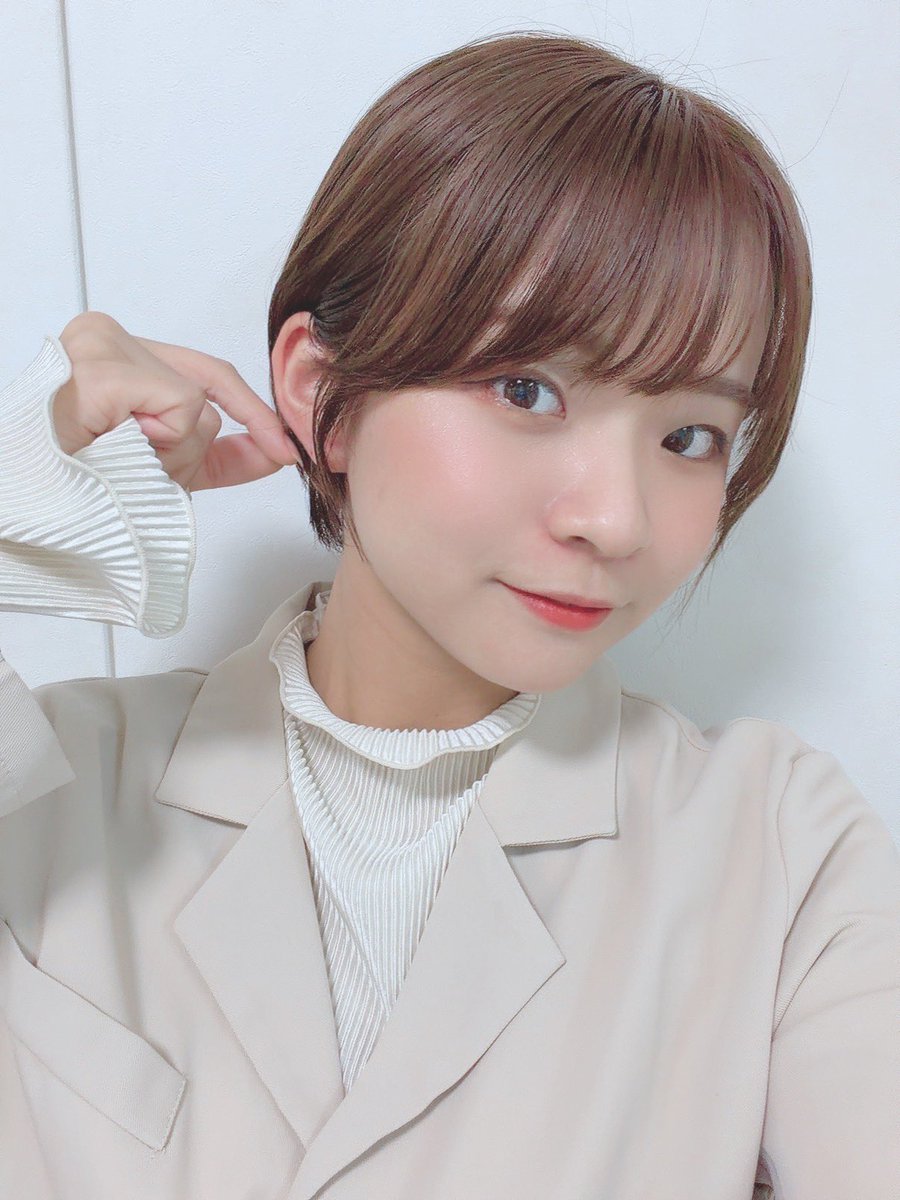 sakupon_exit's tweet photo. 切った後すぐ伸びちゃうので今は跡形もないですが髪、切りました✂️

ボブからはなかなか伸びないんですけどね…

この髪型気に入ってるのでちょこちょこメンテしないと…！ https://t.co/RAG48ex7Fv