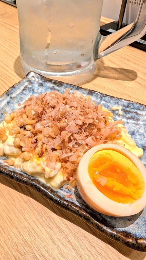 THEXDER17's tweet photo. 【大衆酒場五の五 沼津南口店】沼津市
人間ドックのためしばらく（3日）断酒してましたが、今日は解禁です🍺
一人で飲んでて暇なので、勝手にこの店の名物料理を紹介していきますね🤣
とろとん（酢味噌）＋豚コラスープ
国産鶏レバごま塩
本日のおすすめ3点盛り
自家製ポテトサラダ https://t.co/LspdRsRKjW