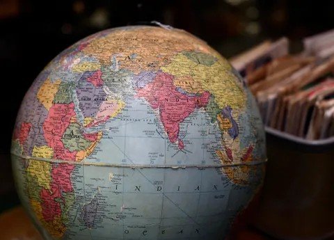 Arfansana85x's tweet photo. @theepicmap If you wish to measure in this manner, it is advisable to use a globe rather than a flat map. https://t.co/vy2tP7SgBB
