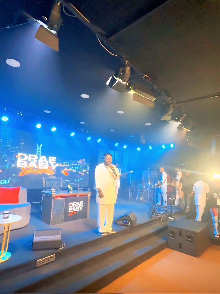 bizzybodyng's tweet photo. E choke! Maiden edition? We didn’t come to play!

Lagos pulled up to Freude’s Place, Maryland on July 5th and the vibes were unmatched. Comedy, music, games, and that Life 2 Live session wey burst brain!

Mad performances.

#TheDraebabyShow #WeMadeHistory https://t.co/xp0wqZZtkZ