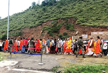 Sanjaysingh3322's tweet photo. Troops from the #CRPF, J&amp;K Police, Indian Army, and other CAPFs are working tirelessly 24/7, braving harsh terrain and weather to ensure the absolute safety and security of the Shri Amarnath Yatra route and surrounding areas. #Day7_Upper_Circuit_Stock #BirlaOpus #Dharmantaran https://t.co/xdAClNfZNa