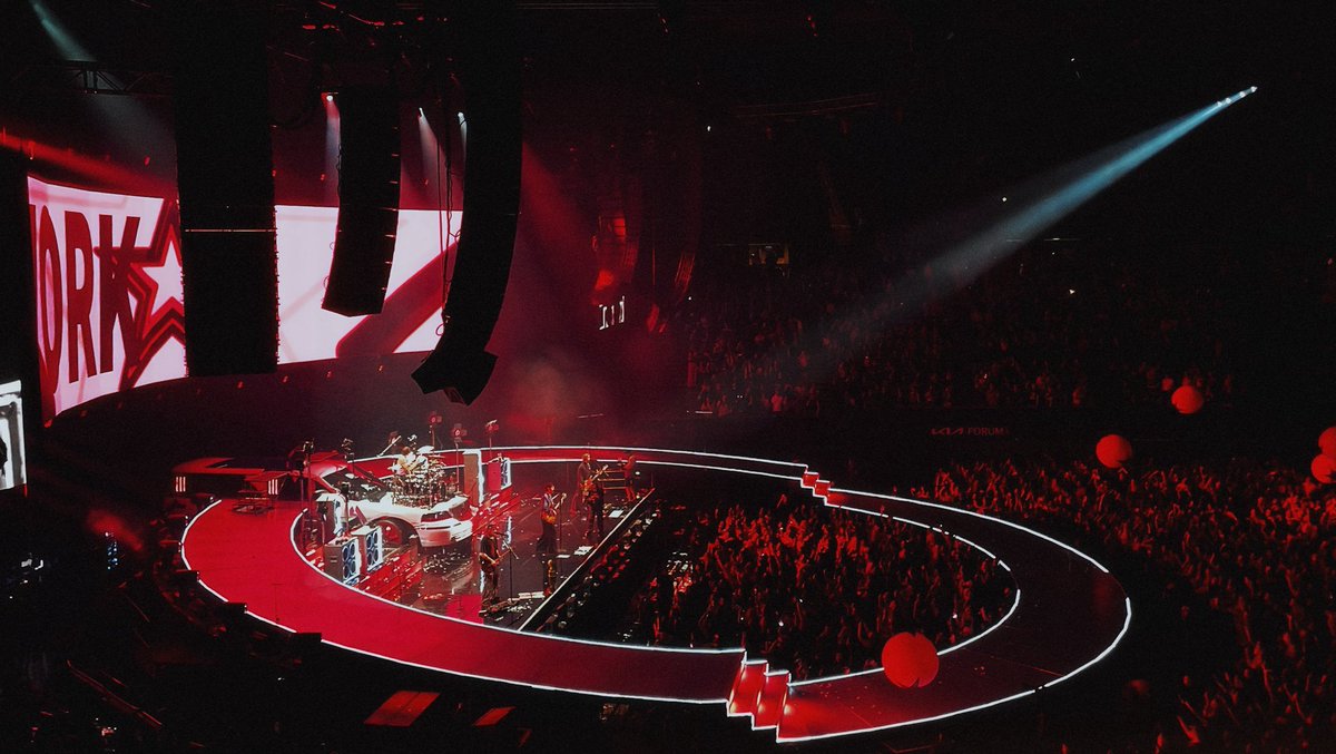 sarahsurvive's tweet photo. ⭐️@5SOS⭐️ https://t.co/PAj1D78Y9W