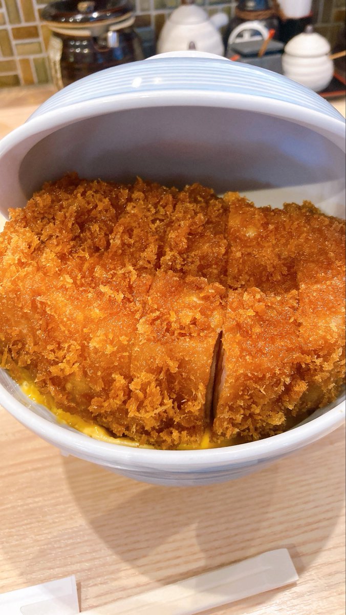 okarina_okazu's tweet photo. 年に一度、自主的にカツ丼食べに行く日
もちろん
デクの誕生日🎂
おめでとう。めでたいめでたい
今年のカツ丼。焼きカツ丼 https://t.co/rrEH9Q4Ypo