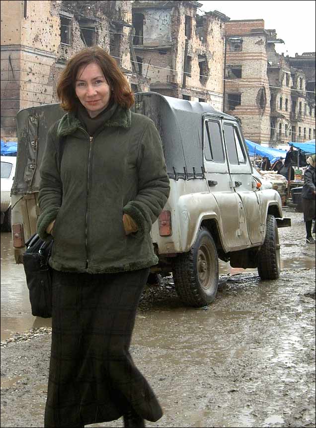 HistoryFoto's tweet photo. 15 июля 2009 года похищена и убита в г. Грозный Наталья Эстемирова - правозащитница, расследовавшая похищения и убийства людей в Чечне. https://t.co/uKTHDQ9GvF