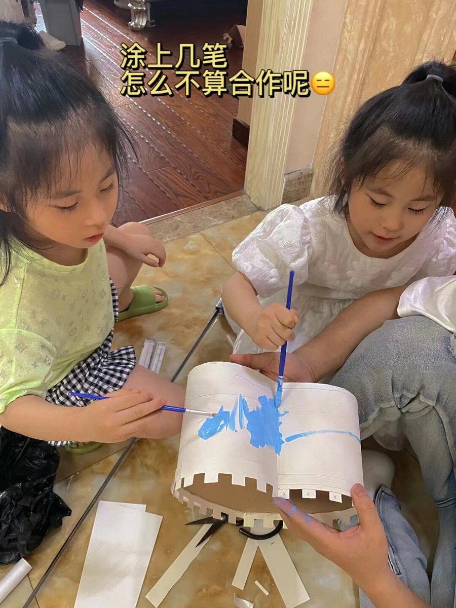 scania00081's tweet photo. Today’s tiny win: building a cardboard castle with my 4-year-old —no fancy toys needed, just messy glue, giggles and all the best memories. #FamilyFun #SimpleJoy https://t.co/Iy0mUelM6d