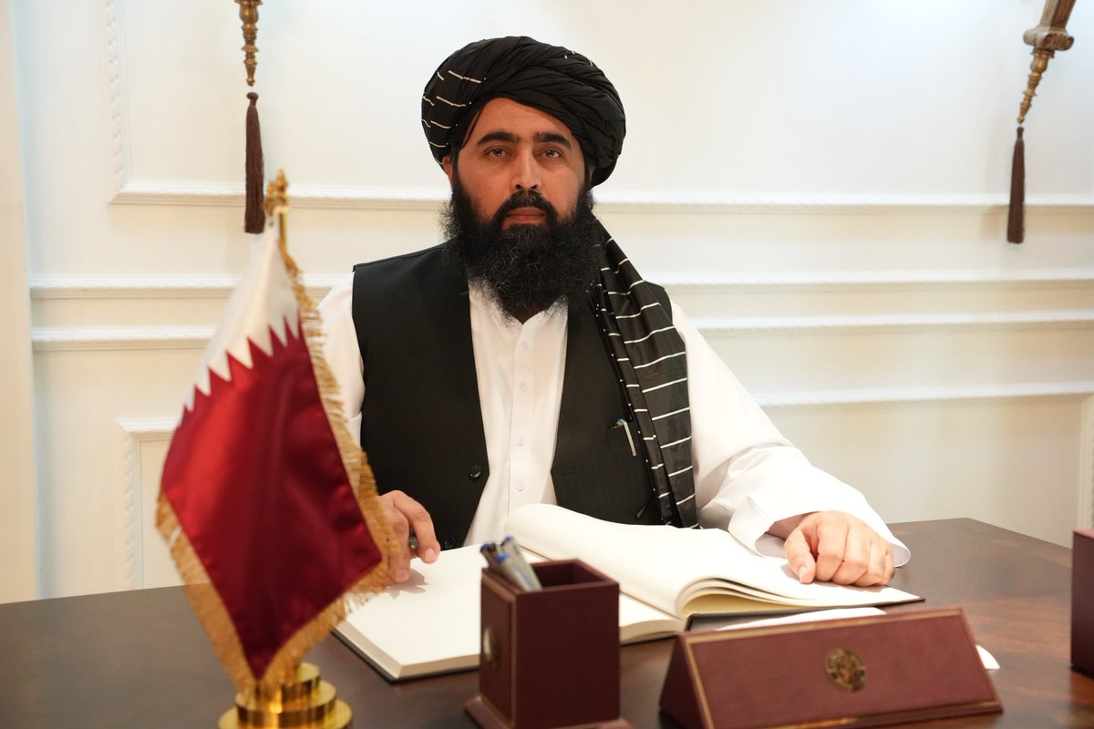 jafgkw's tweet photo. قام القائم بالأعمال في سفارة إمارة أفغانستان الإسلامية لدى دولة الكويت،مولوي محمد شفيق خطيب، بتسجيل كلمة تعزية في سجل التعازي بسفارة دولة قطر في الكويت، في وفاة المغفور له بإذن الله الشيخ حمد بن خليفة آل ثاني، أمير دولة قطر السابق، سائلًا الله أن يتغمده بواسع رحمته.
@AFGEmbassyKu https://t.co/UZZZJfaKwg