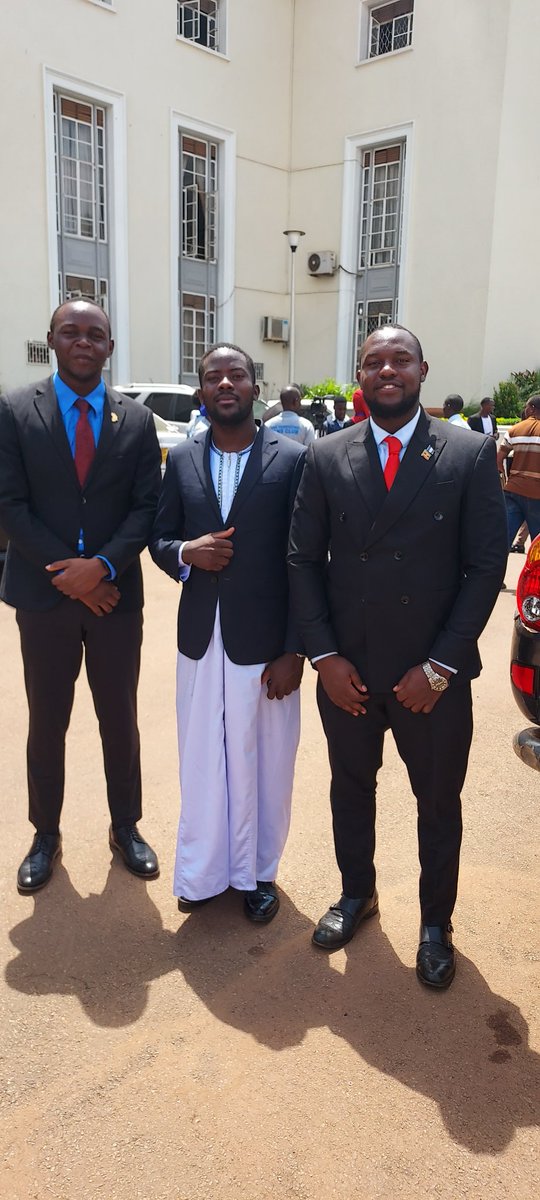 P7396Pius's tweet photo. Katikkiro wa Buganda Ow'ekitiibwa Charles Peter Mayiga y'asisinkanye ebibiina by'abavubuka mu Buganda e Bulange Mengo.

Y'abakuutidde okukola obutaweera okwebbulula. https://t.co/t7yZScpeV0