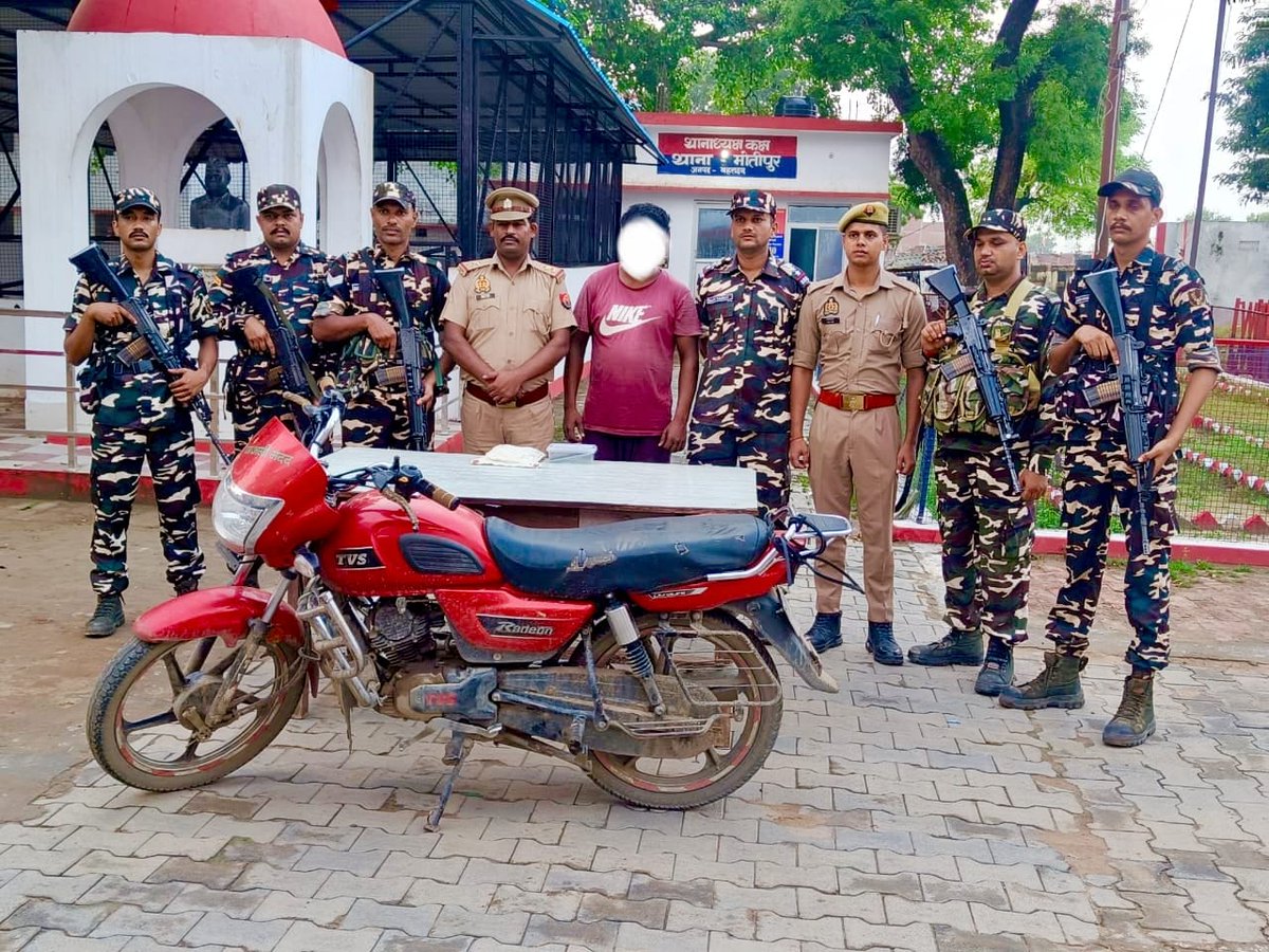 59bnssb_india's tweet photo. 59वीं वाहिनी सीमा चौकी बलाईगांव #SSB एवं थाना मोतीपुर @Uppolice के संयुक्त अभियान में #भारत_नेपाल_सीमा पर 237 ग्राम स्मैक सहित एक भारतीय को गिरफ्तार किया गया।
#BorderSpine59 #AntiDrugOperation #DrugFreeIndia #NarcoticsControl
@SSB_INDIA  @narcoticsbureau https://t.co/T5pLPXXm1U