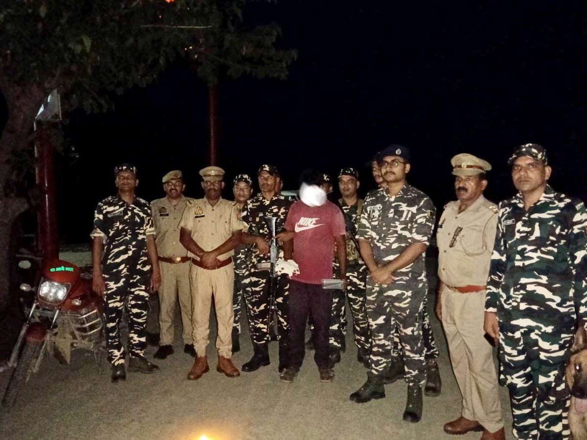 59bnssb_india's tweet photo. 59वीं वाहिनी सीमा चौकी बलाईगांव #SSB एवं थाना मोतीपुर @Uppolice के संयुक्त अभियान में #भारत_नेपाल_सीमा पर 237 ग्राम स्मैक सहित एक भारतीय को गिरफ्तार किया गया।
#BorderSpine59 #AntiDrugOperation #DrugFreeIndia #NarcoticsControl
@SSB_INDIA  @narcoticsbureau https://t.co/T5pLPXXm1U