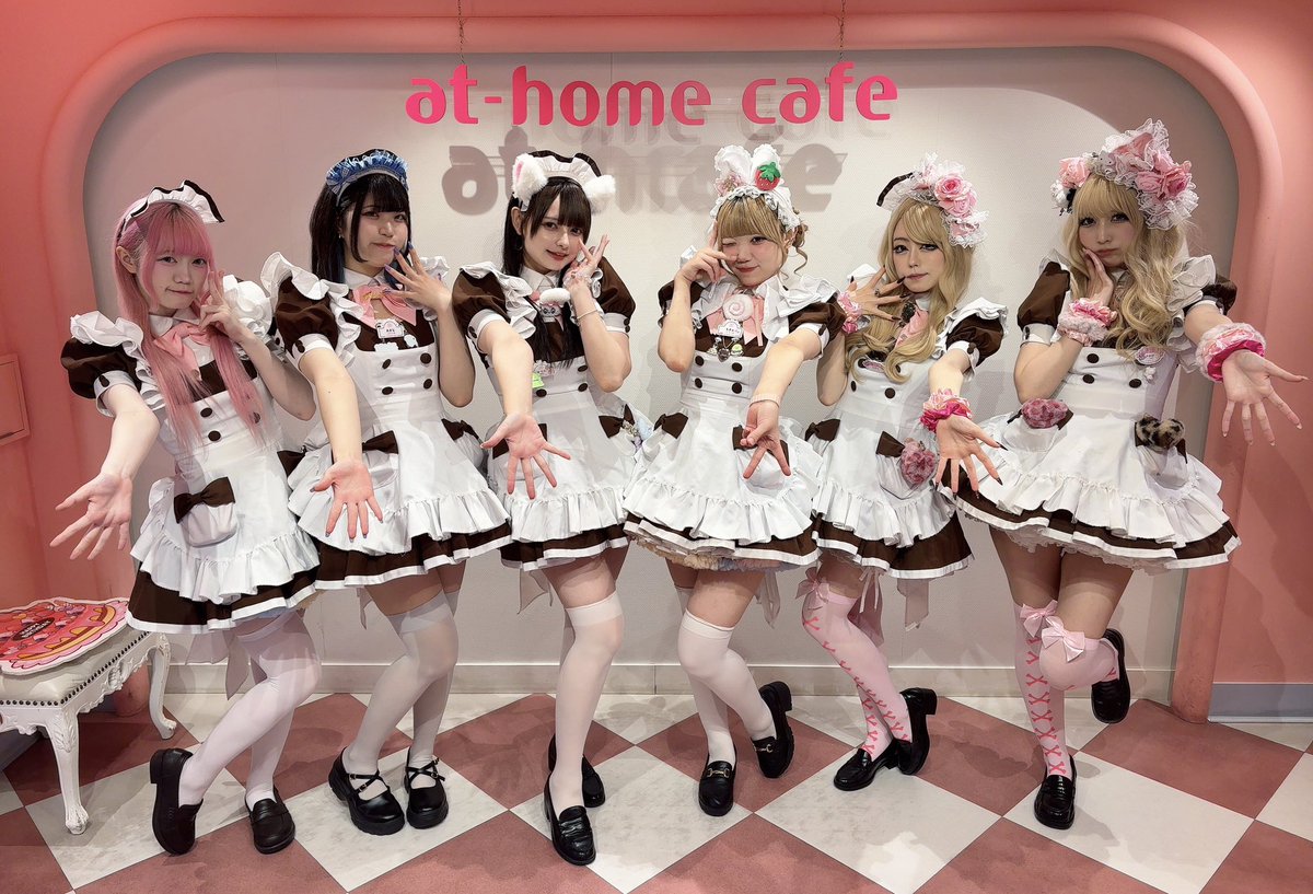 athome_cafe's tweet photo. あっとほぉーむカフェ本店4階

おーぷんしてます☀️

本日から4階アニバーサリーフェア開催です1️⃣8️⃣🎉

ご主人様お嬢様のたくさんのご帰宅お待ちしております︎💕︎

🌺おーぷんぐみ🌺
♡らいす♡あきな♡すてら♡もきゅ♡ミカミ♡さわだ♡(れなち♡) https://t.co/vni3b8QjxR