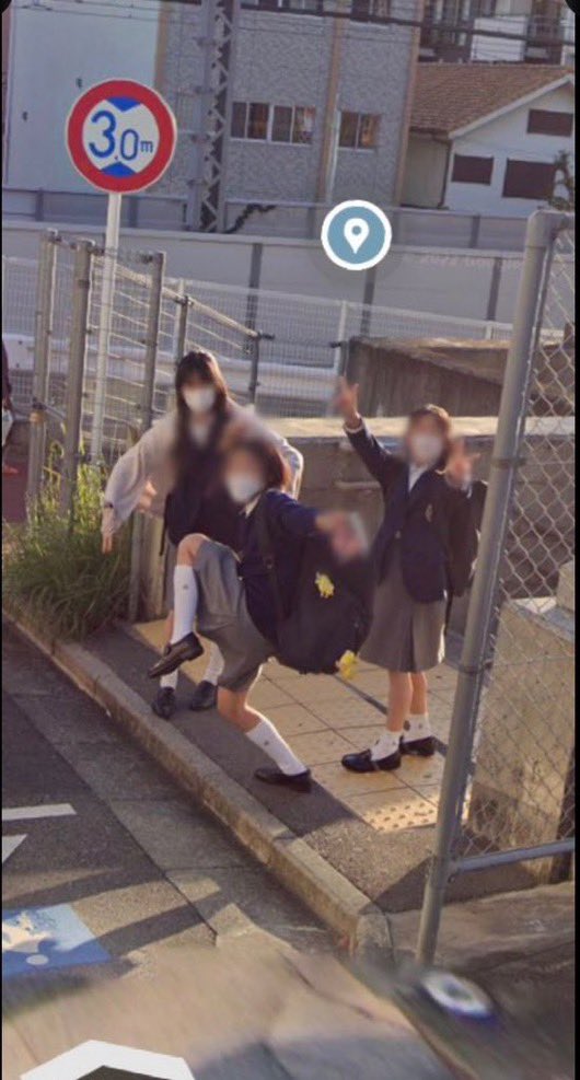 hoshizorarock's tweet photo. Google ストリートビューのカメラを発見した場合日本の女子高生のようにポーズをきめましょう🥺 https://t.co/qNkbjd9VA6