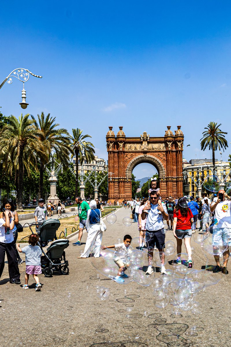 apartur's tweet photo. Detrás de cada estancia en una vivienda turística hay cafeterías, comercios, restaurantes, museos y miles de pequeños negocios.
Según PwC, el sector aporta 1.928 M€ al PIB de Barcelona y sostiene más de 40.000 empleos.

#Apartur #TurismoResponsable #AlojamientoTurístico #TURISMO https://t.co/IVUDXvR6Ie