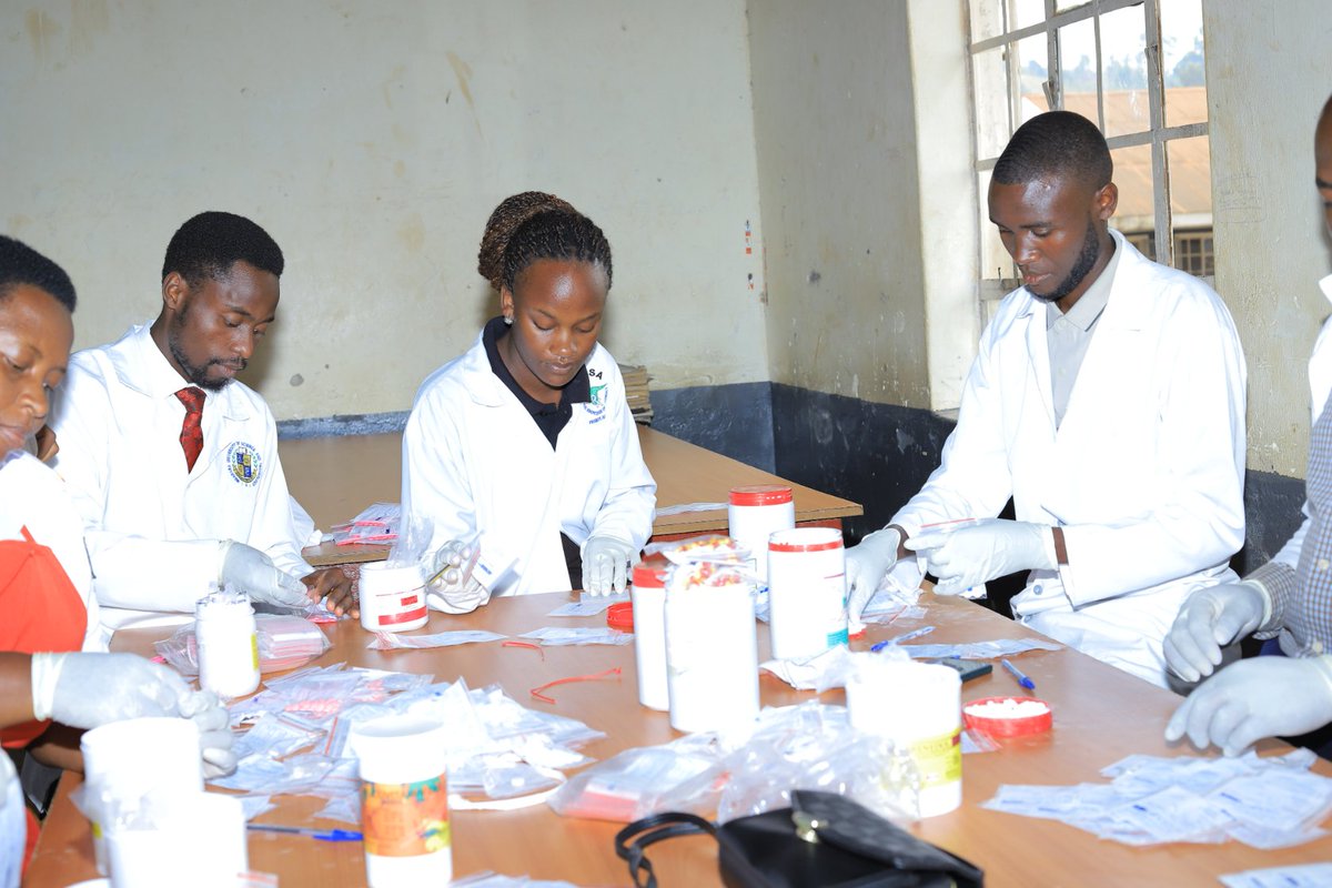 kitungamedicamp's tweet photo. A special thanks to the Old boys and healthworkers for serving the nation, a highlight of last week to reflect on @MinofHealthUG and all stakeholders. The annual 3rd Edition of Medical camp @MuntuyeraHSK https://t.co/XyuoUt4Zy9