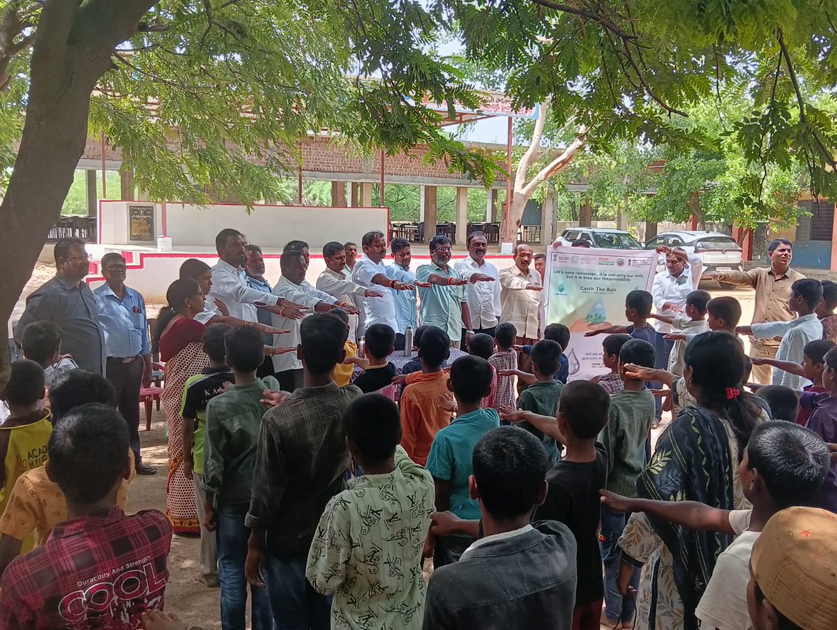 MplYellareddy's tweet photo. #CatchTheRain #JSJB3 #RainwaterHarvesting #WaterConservation #SwachhBharat #Telangana #SaveWater #MissionLiFE https://t.co/TQJjqohPti
