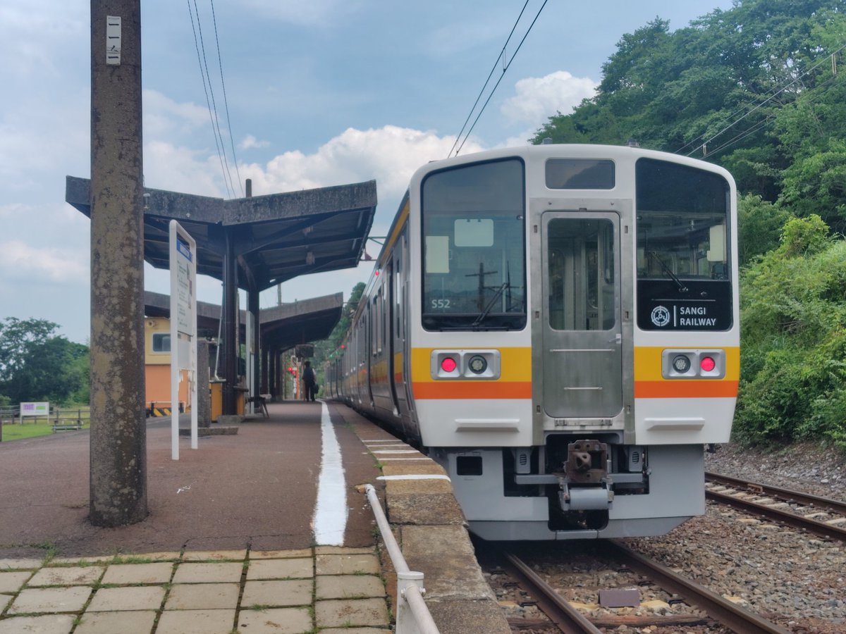 k19730412's tweet photo. 乗車記録
7/15(水)
④普通近鉄富田行き、西藤原13:03→近鉄富田13:48。
・三岐鉄道
・三岐線
・5000系3両編成
【メモ】旧JR車両なんで中からの雰囲気はどこかのJRのローカル線に乗っている感じでした https://t.co/iUWKKMhfvQ