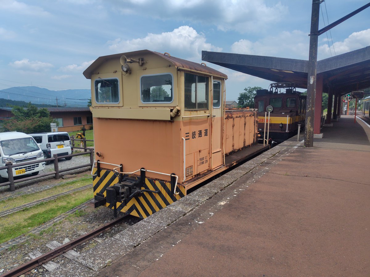 k19730412's tweet photo. 乗車記録
7/15(水)
④普通近鉄富田行き、西藤原13:03→近鉄富田13:48。
・三岐鉄道
・三岐線
・5000系3両編成
【メモ】旧JR車両なんで中からの雰囲気はどこかのJRのローカル線に乗っている感じでした https://t.co/iUWKKMhfvQ