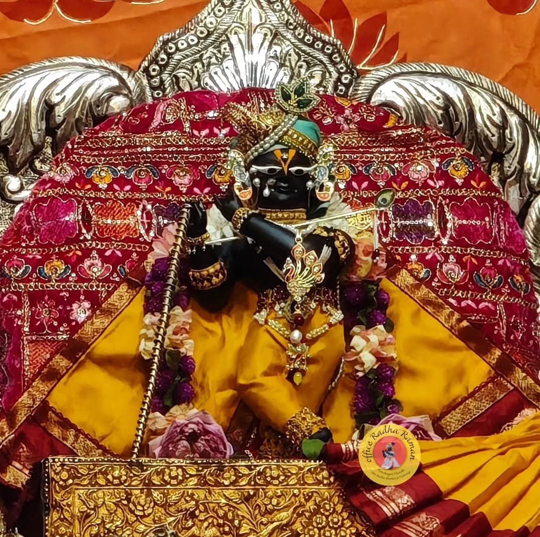 banke_shri's tweet photo. आज के श्रृंगार दर्शन श्री राधारमण लाल जी वृन्दावन धाम https://t.co/cBrnGAXp86