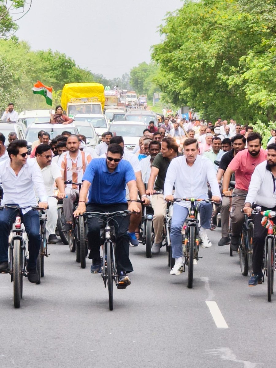 _MP_Insider's tweet photo. हरीश चौधरी यात्रा से जुड़े लेकिन उमंग सिंघार, दिग्विजय सिंह, जयवर्धन सिंह, कमलेश्वर पटेल, कांतिलाल भूरिया, विक्रांत भूरिया, कमल नाथ, सभी यात्रा से ग़ायब रहे।

एकल चलो रे . . . https://t.co/jTtPlau5Rd