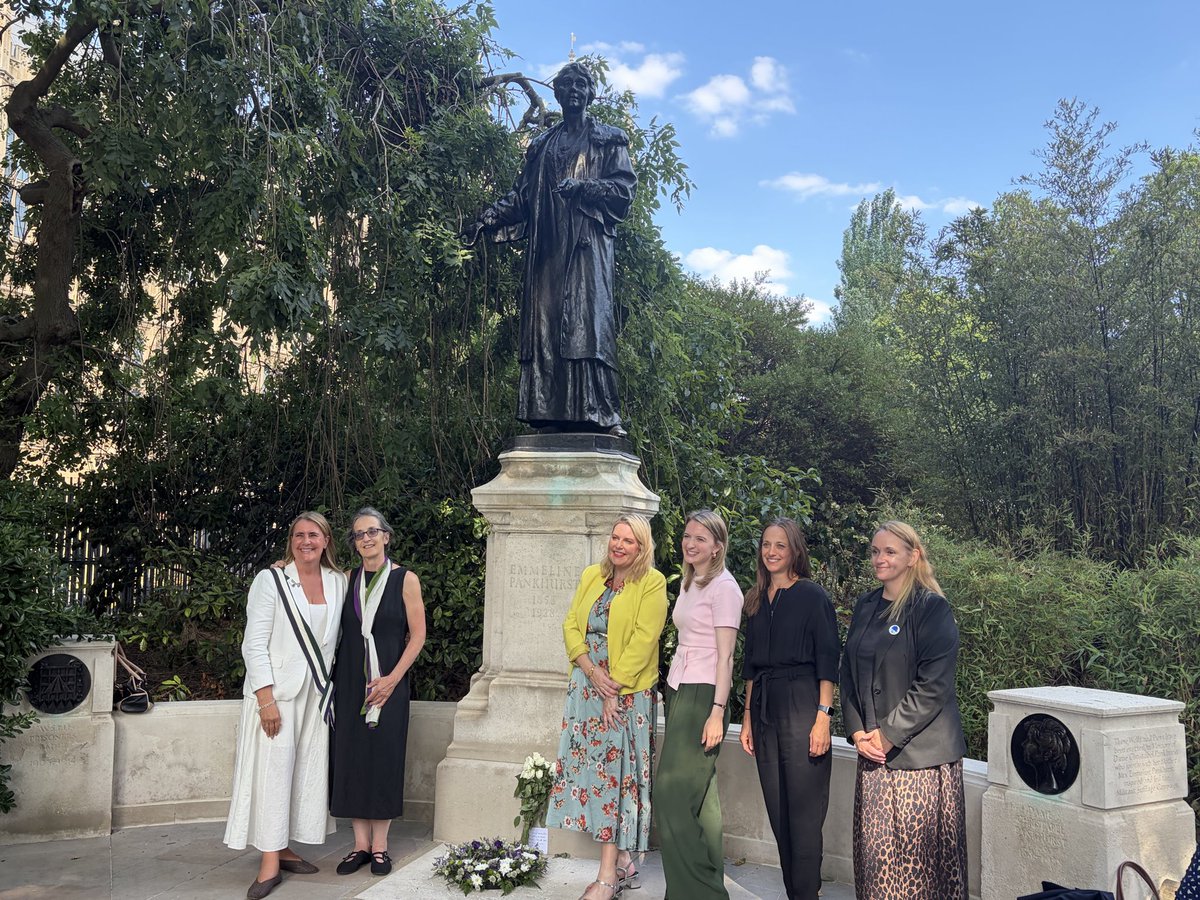 Women2Win's tweet photo. ‘We are here in our efforts to become law-makers’

Every year @cwowomen lay a wreath at the statue to Emmeline Pankhurst to honour her life and enduring legacy. 

As @mimsdavies reminded us, today’s Conservative women MPs stand on the shoulders of giants, and in turn, lift up those who come next.