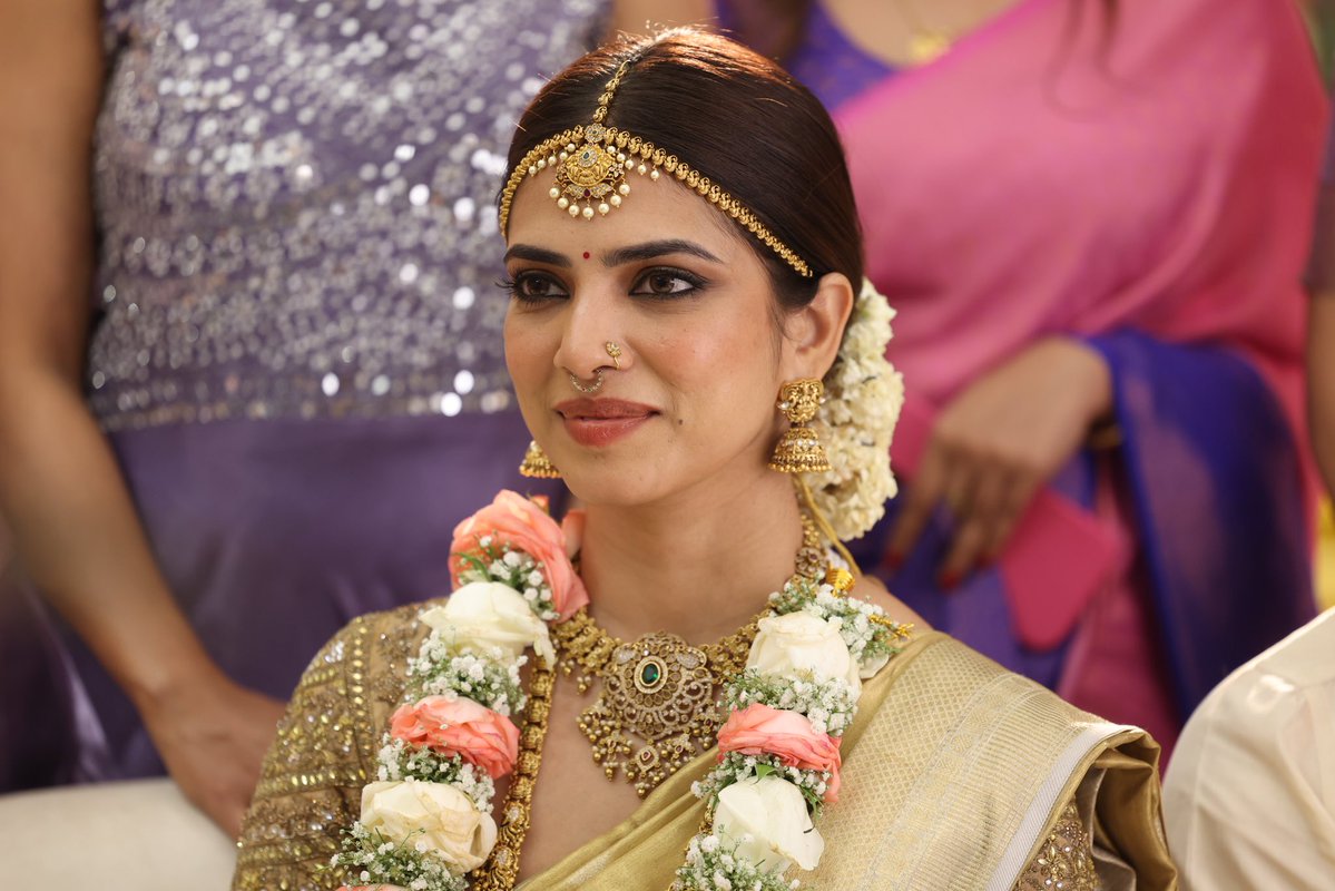 MalavikaM_'s tweet photo. Did a fun cameo in a cute film 💕💕💕

My favourite things about it were..
-Getting to dress up as a Tamil bride ♥️ @pallavi_85 this is the first time you’ve dressed me up for a film after ‘Master’ and it was so lovely doing this pretty look together ♥️
-Doing a fun scene with fafa. We’ve been friends since years and keep talking about finding the right film to do together but for now this cameo will have to suffice I guess 🤷🏻‍♀️
-Working with the young, fun crew of #IdhayamMurali fully felt like being-back-in-college energy 💕
