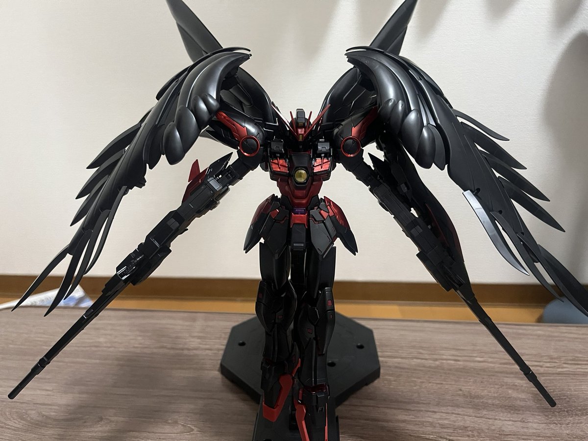 ooml_mtp's tweet photo. 手持ちのウイングガンダムゼロカスタムのキット3個使ったけどこれは圧巻
とても良いものができた…… https://t.co/XbDtylbk34