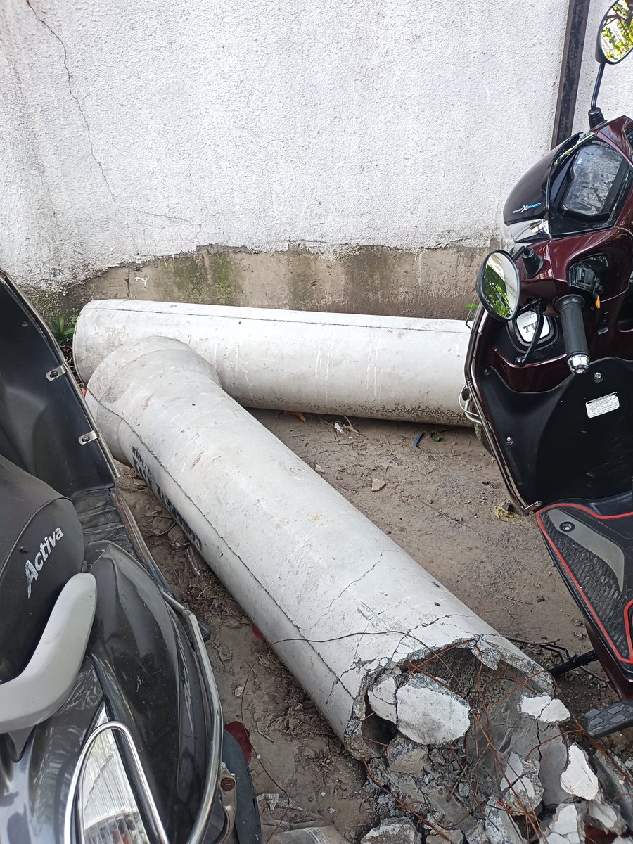 Deva_Agashe's tweet photo. Obstructions near P2 parking, opposite Awfis Quantum Works, Erandwane

@PMCPune https://t.co/LYVlMgvLGy