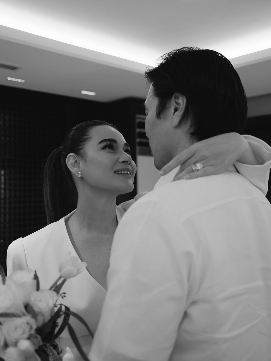 gmanetwork's tweet photo. Bea Alonzo just dropped her and Vincent Co's wedding photos! 💒 

Congratulations, newly weds. 💕 

📷 beaalonzo / Instagram https://t.co/8cfNnwC7Cq