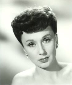daveainsworth63's tweet photo. Remembeting the brilliant English actress Googie Withers (Georgette Withers) who died on this day in 2011. She was 94. #GoogieWithers #WithinTheseWalls #DeadOfNight #PinkStringAndSealingWax #ItAlwaysRainsOnSunday #Miranda #DerbyDay #OneOfOurAircraftIsMissing #TheSilverFleet https://t.co/mZ0RXw0Dtx