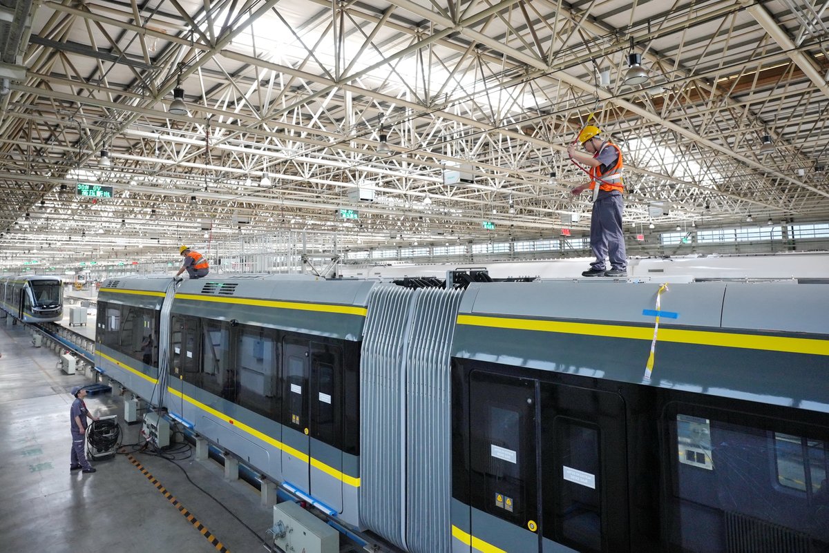 HebeiIIT_'s tweet photo. From lab to railway.
Hebei has launched a new graduate research workstation for rail transit equipment at CRRC Tangshan, bringing together Beijing Jiaotong University, Shijiazhuang Tiedao University, and one of China's leading rail manufacturers.
The partnership will accelerate the journey from research to real-world application, focusing on smart rail equipment, green mobility, digital manufacturing, and intelligent operations. With a dual-mentor training model, students will tackle engineering challenges on the factory floor while helping drive the next generation of railway innovation.