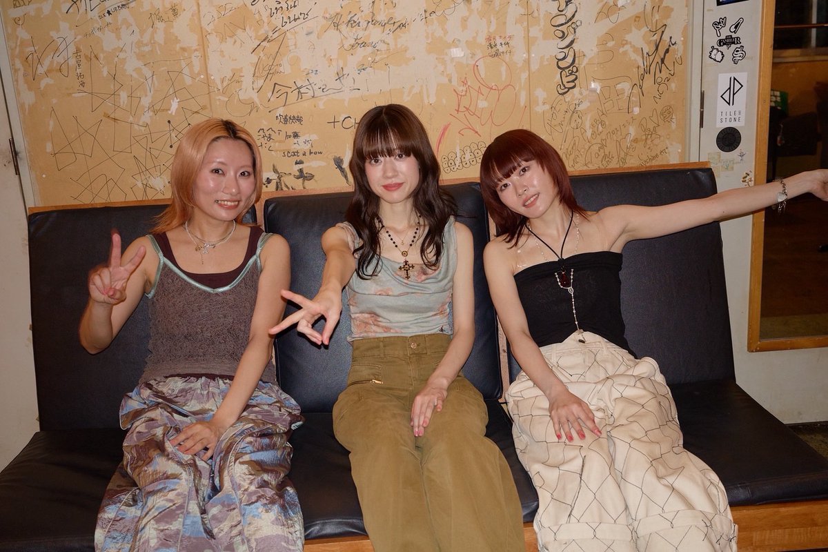 hitsujibungaku's tweet photo. [Thank you!]

#羊文学
『-LIQUIDROOM 22nd Anniversary-』
📍恵比寿LIQUIDROOM

LIQUIDROOM @LIQUIDROOM 
22周年おめでとうございます🐑🎈

📸Takao Iwasawa https://t.co/cBYYmiFb9B