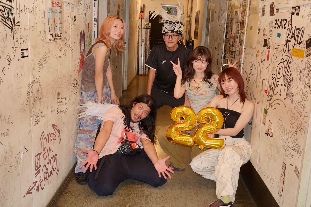 hitsujibungaku's tweet photo. [Thank you!]

#羊文学
『-LIQUIDROOM 22nd Anniversary-』
📍恵比寿LIQUIDROOM

LIQUIDROOM @LIQUIDROOM 
22周年おめでとうございます🐑🎈

📸Takao Iwasawa https://t.co/cBYYmiFb9B