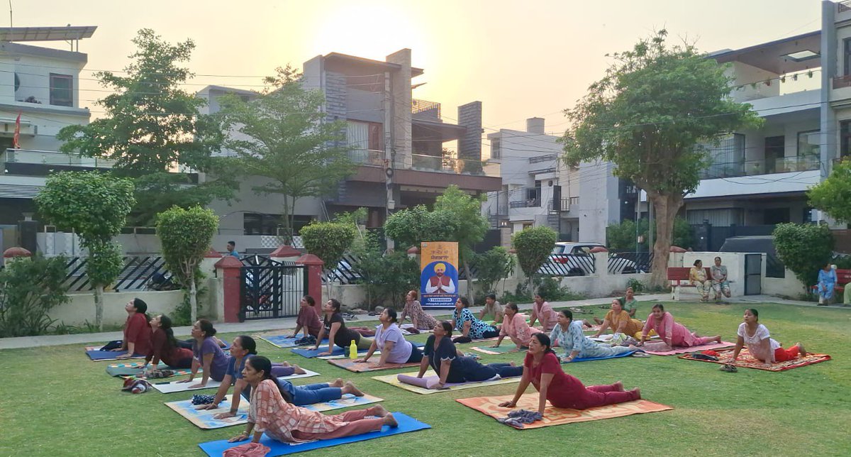 cmdypatiala's tweet photo. Model town choti park Ward no.6 Patran 
Time 5:20 to 6:20 pm

@cmdiyogshala
@BhagwantMann
@AAPbalbir
@YogaAmreshJha
@KamleshMSU
@PbGovtIndia

#cmdiyogshala
#freeyogaclasses
#GovernmentofPunjab https://t.co/WhTiBpKGo1