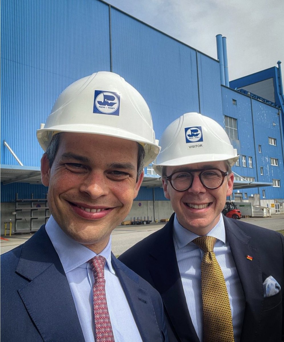 Storch_i's tweet photo. Aufgedeckt: DAS sind die beiden technischen Experten, die dem bayerischen Umweltminister &amp; @Markus_Soeder versichert haben, dass man Atomkraftwerke, die sich bereits im Rückbau befinden, ohne Probleme wieder in Betrieb nehmen kann. https://t.co/iGcfznwadL