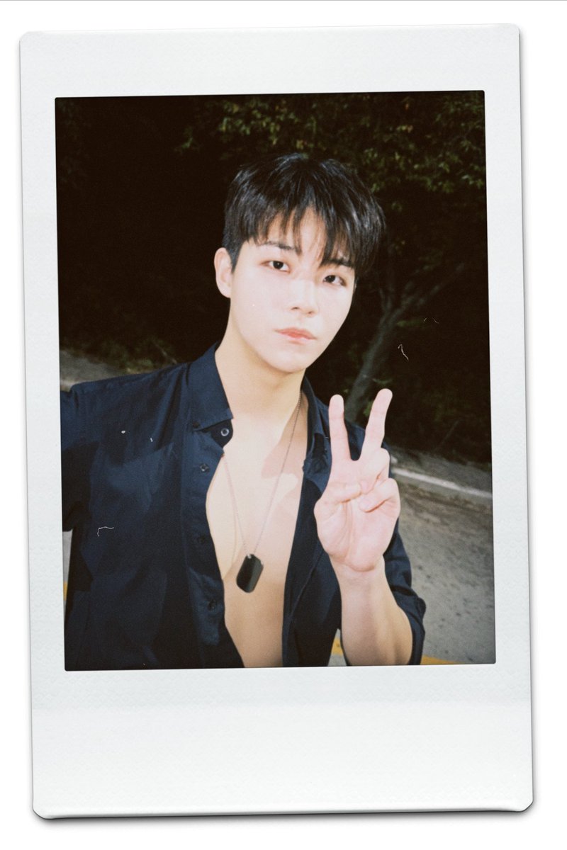GHOST9OFFICIAL's tweet photo. [📸]

비하인드 폴라로이드! #1

#GHOST9 #고스트나인
#SONJUNHYUNG #손준형
#CRUSH #크러쉬 https://t.co/938LpPblBC