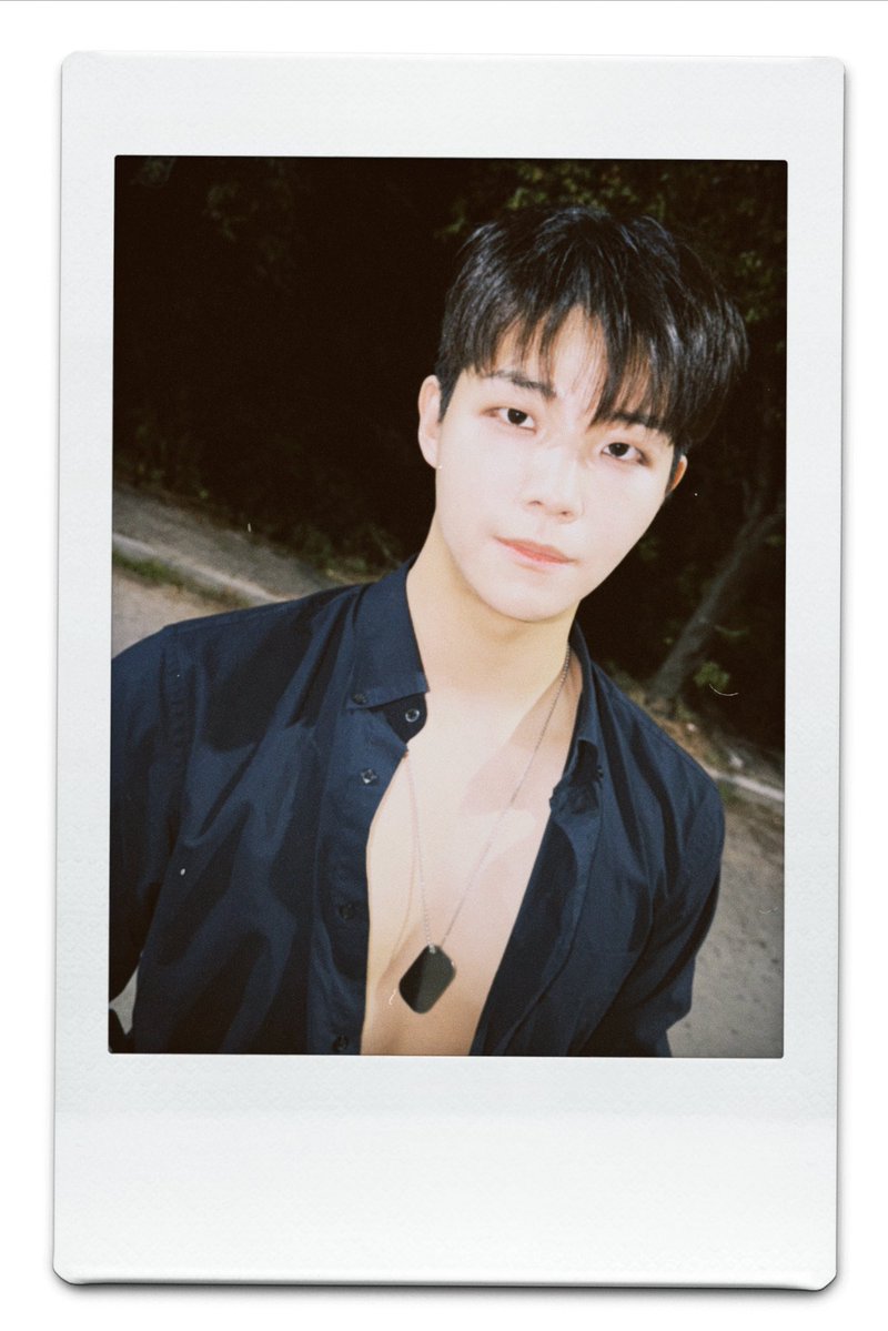GHOST9OFFICIAL's tweet photo. [📸]

비하인드 폴라로이드! #1

#GHOST9 #고스트나인
#SONJUNHYUNG #손준형
#CRUSH #크러쉬 https://t.co/938LpPblBC