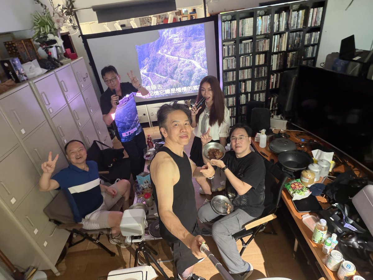 AstonChu's tweet photo. 颱風假ㄧ起唱歌喝酒料理美食。🤭 https://t.co/J8T8Lt73Kb