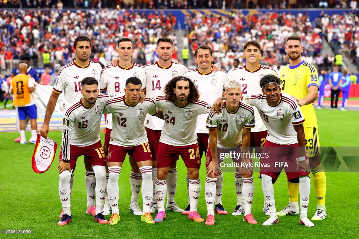 CopaLendas's tweet photo. Mikel Oyarzabal, Espanha 🇪🇸.
França 🇫🇷 0 x 2 🇪🇸 Espanha.
Copa do Mundo de 2026, Estados Unidos 🇺🇸/México 🇲🇽/Canadá 🇨🇦.
#oyarzabal #españa #worldcup2026 #copa2026 #usa26 #fifa #leyenda #lafuria #laroja #rfef #adidas #dallasstadium #arlington #panini #arg #weare26 https://t.co/1z4gcm5Q0e