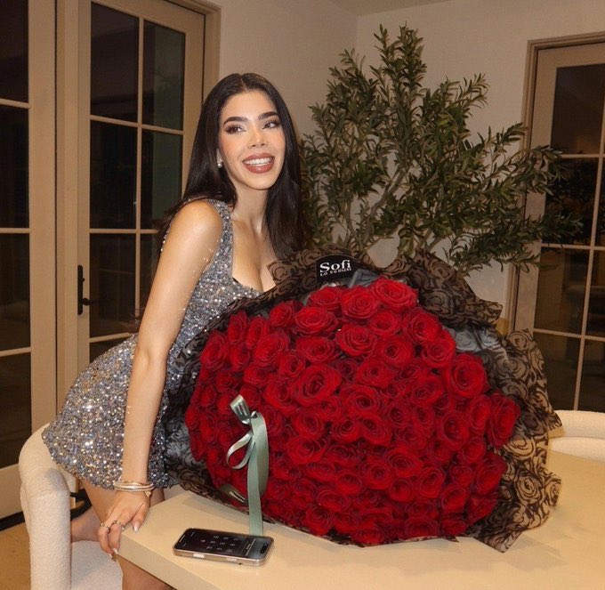 MelissaGL_'s tweet photo. HBD KENIA OS
FELICES 27 KENIA OS 

🤍🌹💐 https://t.co/3ysmZMSLCe