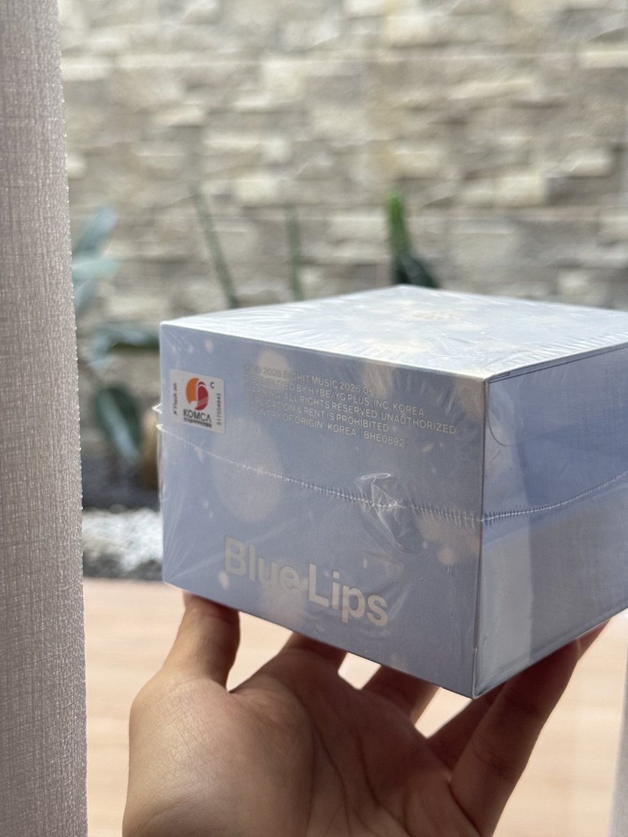 seomina_na's tweet photo. pagi pagi disambut paket BLUE LIPS✨
tebak bestt… siapa yang pulang https://t.co/TFIlrvP2tZ