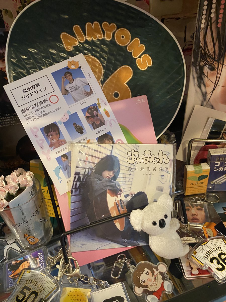 baycity_map's tweet photo. あいみょん聖地巡礼
ヘンゼルカフェ(テイクアウト)
フォトブースで写真撮って貰えたしトイレのサインも教えて貰えった。あいみょんフェイス欲しい。チーズケーキはなかった。 https://t.co/XNV7WgcUOL