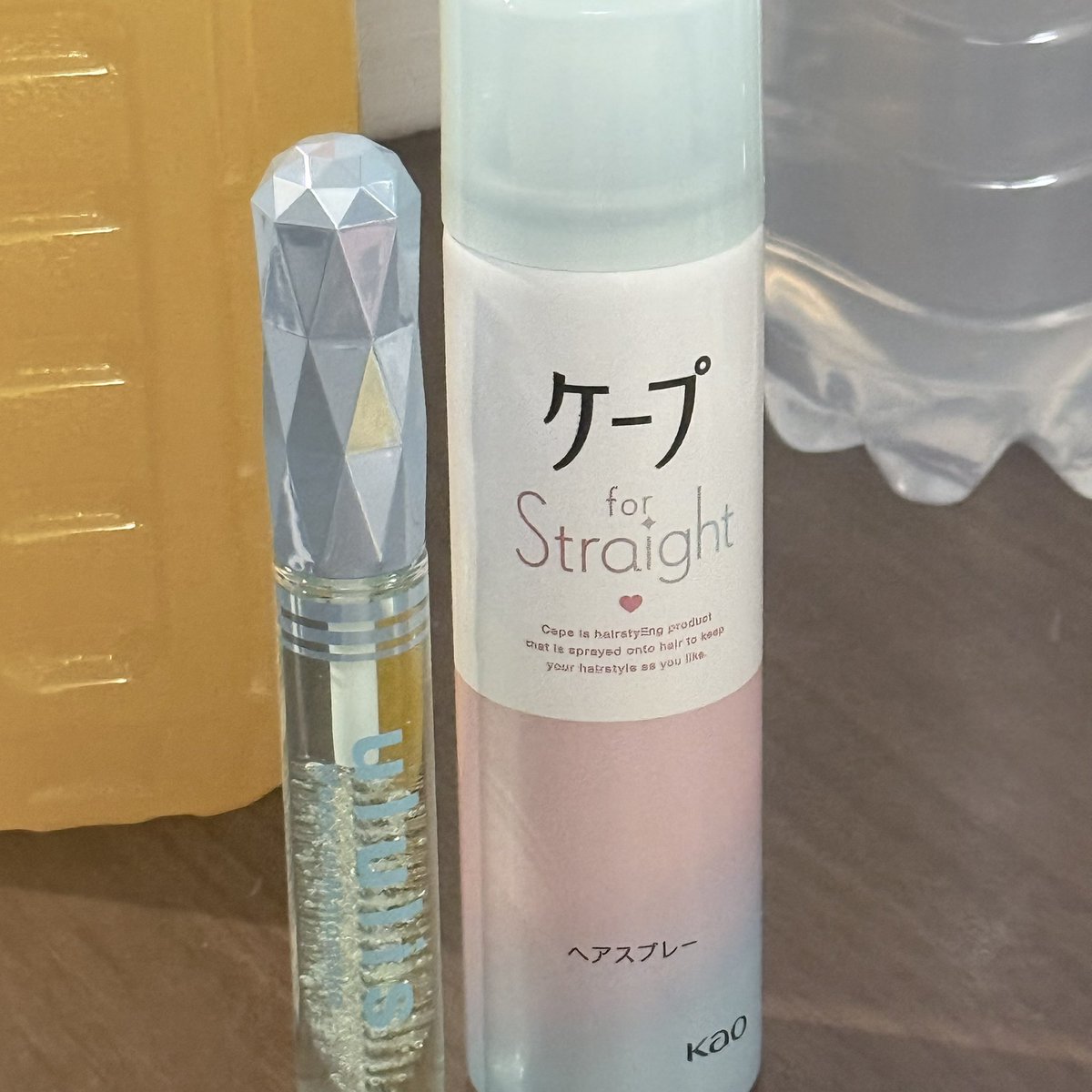 iamnyeongi's tweet photo. 일본가면 이거 사오세요… 비 ㅈㄴ오는데다가 카전회 대기 사인회 대기까지 하고 누추한 꼴로 리쿠를 볼 수 없어서 아침부터 사왓는데 사인회 끝나고 밥먹고 숙소 온 10시까지 앞머리 살아잇엇어요 https://t.co/DqkGkCDPRX