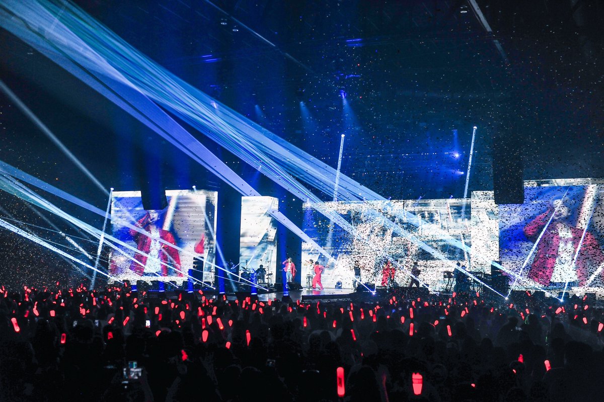 ThaiTicketMajor's tweet photo. วงที่ต้องดูสักครั้งในชีวิต! ประมวลภาพ iKON มันส์สุดเหวี่ยงใน "iKON FOUREVER WORLD TOUR IN THAILAND" ❤️‍🔥

🔴iKON กลุ่มศิลปิน K-pop ระดับโลก ได้กลับมาเยือนประเทศไทยที่ทุกคนต่างรอคอยเมื่อวันที่ 4 กรกฎาคมที่ผ่านมา พร้อมระเบิดความมันกับการแสดงสุดทรงพลัง ณ ธันเดอร์โดม ซึ่งเป็นส่วนหนึ่งของทัวร์คอนเสิร์ต "iKON FOUREVER WORLD TOUR" โดยคอนเสิร์ตในครั้งนี้นับเป็นการแสดงในประเทศไทยครั้งแรกของวงในรอบเกือบ 2 ปี ทำให้ JAY, SONG, BOBBY และ CHAN ได้กลับมารวมตัวกับเหล่า 'ไอคอนิกชาวไทย' (Thailand iKONICs) อีกครั้ง ในค่ำคืนอันน่าจดจำเพื่อเฉลิมฉลองการเดินทางที่ยาวนานและความผูกพันอันแสนพิเศษร่วมกับแฟนๆ ของพวกเขา

🔴หลังจากประสบความสำเร็จในการเปิดตัวเวิลด์ทัวร์ที่กรุงโซลเมื่อเดือนพฤษภาคมที่ผ่านมา หมุดหมายที่กรุงเทพฯ ถือเป็นการลุยคอนเสิร์ตในต่างประเทศอย่างต่อเนื่องของวง ทั้งในเอเชียและอเมริกาใต้ นอกจากนี้ การแสดงในครั้งนี้ยังถือเป็นก้าวสำคัญที่มีความหมายอย่างยิ่งสำหรับทั้ง iKON และแฟนๆ เนื่องจากสมาชิกทั้ง 4 คนได้ก้าวขึ้นสู่เวทีร่วมกันอีกครั้ง หลังจากเสร็จสิ้นภารกิจรับใช้ชาติเป็นที่เรียบร้อยแล้ว

#iKON #아이콘
#iKON_FOUREVER_TOUR
#iKON_FOUREVER_TOUR_BKK
#Thaiticketmajor
