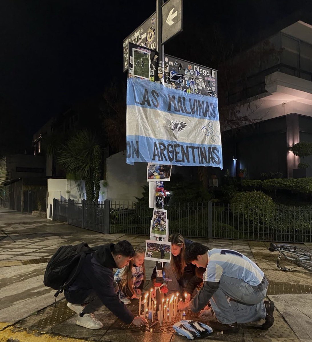 PasionSeleccion's tweet photo. Segurola y Habana 

🕯️ 🇦🇷 https://t.co/RPiwKDYnTf