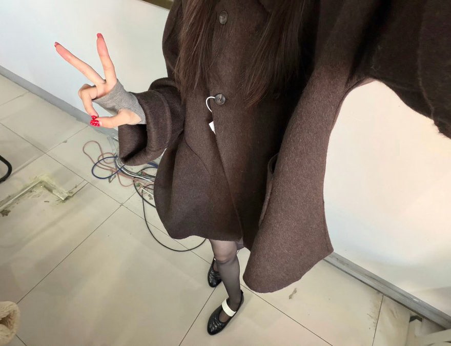 psyderic's tweet photo. 约了个初中老师来家里玩听她说她上课喜欢穿丝袜站一天那脚酸味是真足舔着很上头老师就是老师还主动帮我足交临走时还把丝袜留给我说当个纪念下次记得还找她

线下约足介绍🐧群873582503（请先看我首页资料简介了解流程） https://t.co/EV74FELj8g