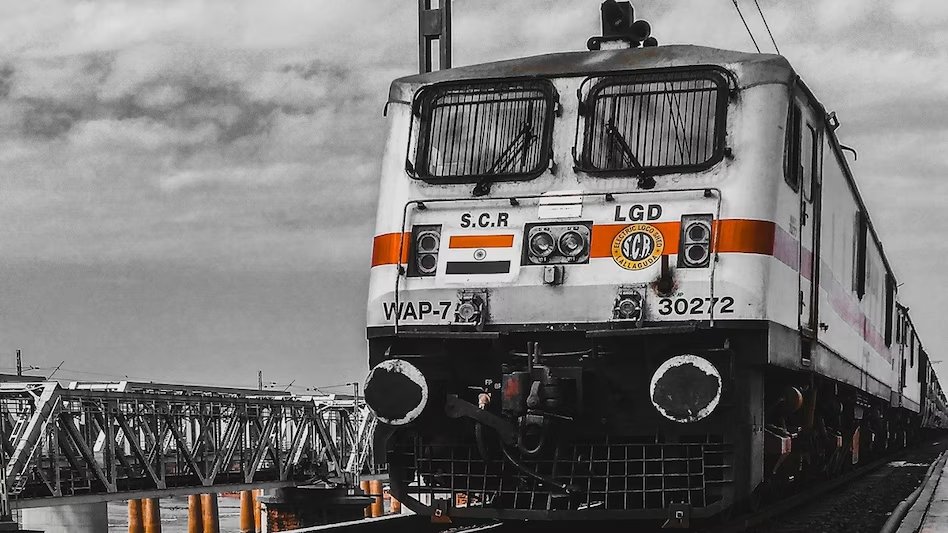 aajtak's tweet photo. आज लॉन्च होगी न्यू IRCTC वेबसाइट, बदल जाएगा एक्सपीरियंस और मिलेंगे ये नए फीचर्स 

आज IRCTC की न्यू वेबसाइट लॉन्च होने जा रही है, जिसकी जानकारी खुद रेल मंत्री के द्वारा कुछ समय पहले दी जा चुकी है. IRCTC की न्यू वेबसाइट में काफी कुछ नया देखने को मिलेगा, जिसमें AI फीचर्स, न्यू लुक, छोटा प्रोसेस आदि देखने को मिलेगा. आइए इसके बारे में डिटेल्स में जानते हैं.

पूरी खबर  https://t.co/z3S691zHs9 

#IRCTC #IndianRailways #RailwayNews
