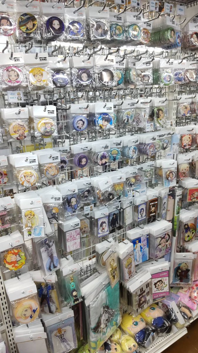 KBOOKS643496's tweet photo. 【コーナー紹介】
#メダリスト 
コーナー展開しております！

劇場版は2027年予定☆
まだまだ正座待機ですが、

関連グッズ 買取も募集中です！

#kbooks 秋葉原本館 https://t.co/6aR6T0RIVW