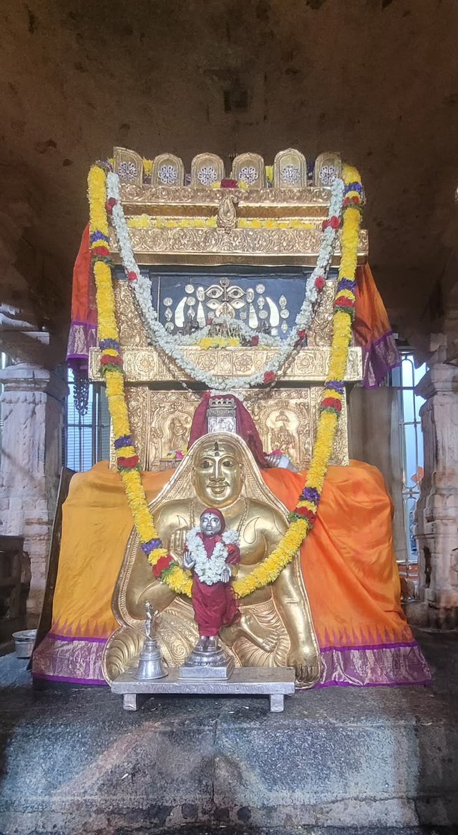 Svami34164Om's tweet photo. ಪೂಜ್ಯ ಶ್ರೀ ಗುರು ರಾಘವೇಂದ್ರ ಸ್ವಾಮಿಗಳ ಮೂಲ ಬೃಂದಾವನ ಅಲಂಕಾರ ದರ್ಶನ ಭಾಗ್ಯ ಮಂತ್ರಾಲಯ🙏15/7/2026. https://t.co/IO2TrQLTdB