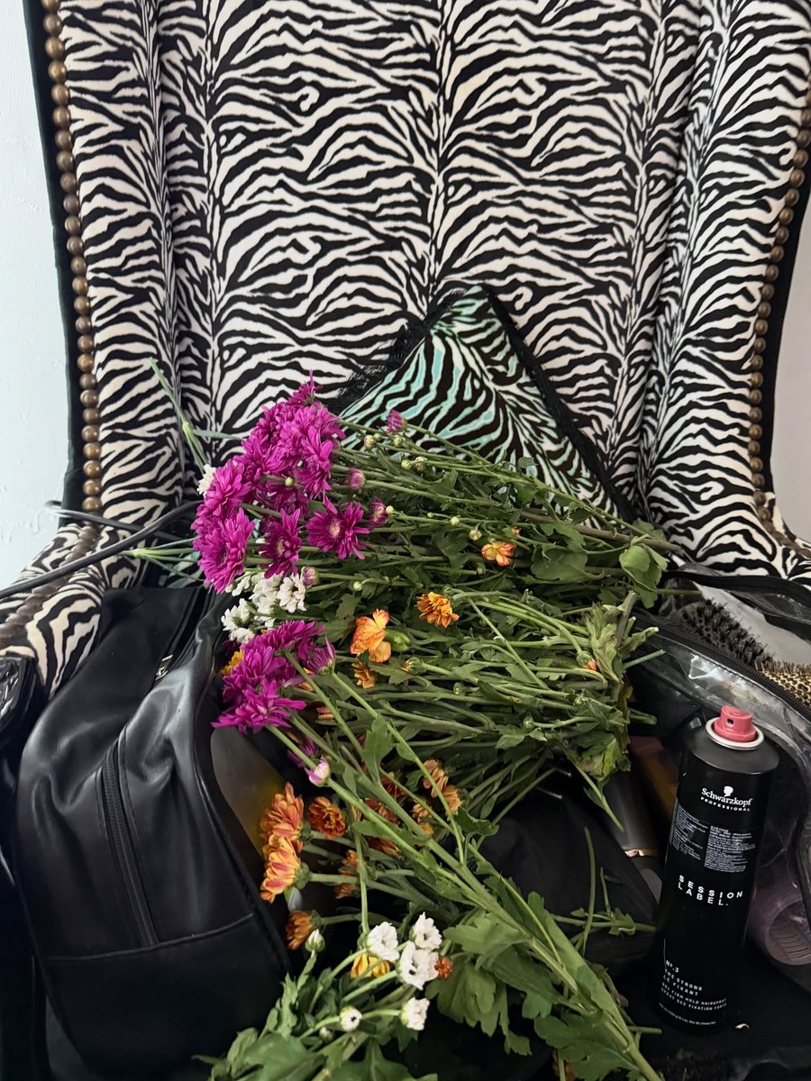 AAliampk's tweet photo. I can't deny that I like flowers💐 https://t.co/MQvuF5k7M1